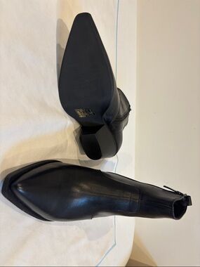 Italian Shoemakers Women’s Black Leather Pointed Ankle Booties